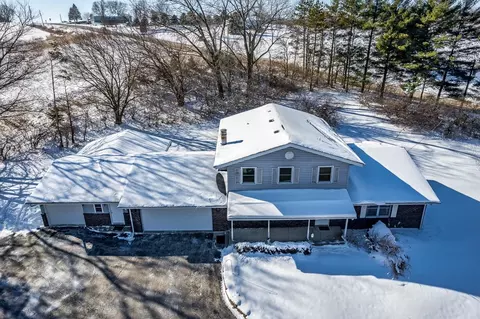 2513 Lundgren Rd, Pecatonica, IL 61063 photo 2