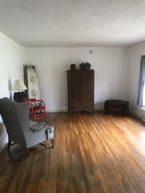 116 Park Crest Dr, Freeport, IL 61032 photo 2