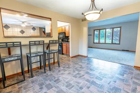 6372 Greystone Dr, Roscoe, IL 61073 photo 5