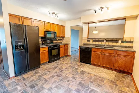 6372 Greystone Dr, Roscoe, IL 61073 photo 8