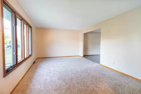 6372 Greystone Dr, Roscoe, IL 61073 photo 4