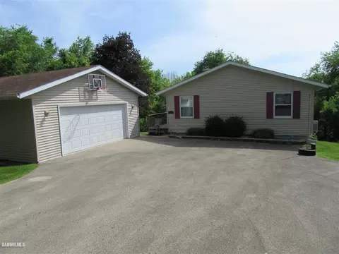 17-111 Hidden Cove Ct, Lanark, IL 61046 photo 2