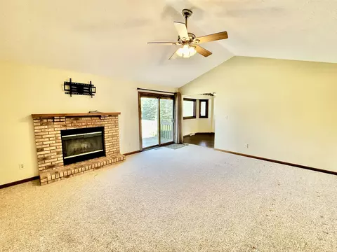 6498 Sutter Dr, Roscoe, IL 61073 photo 5