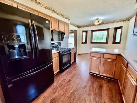 6498 Sutter Dr, Roscoe, IL 61073 photo 9