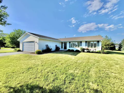 6498 Sutter Dr, Roscoe, IL 61073 photo 2