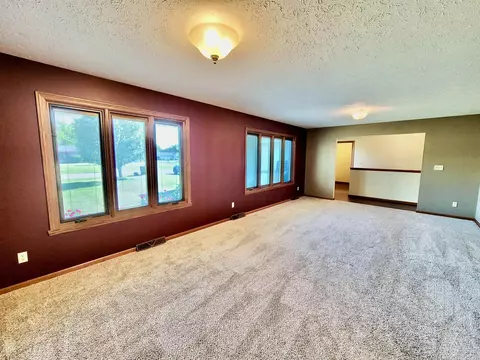 6498 Sutter Dr, Roscoe, IL 61073 photo 3