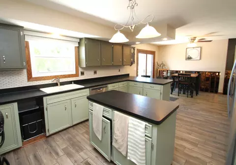 4017 Montclair Rd, Roscoe, IL 61073 photo 8