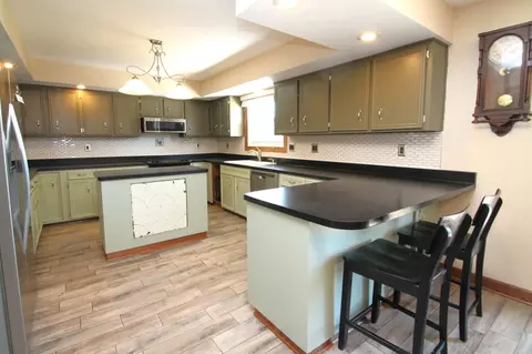 4017 Montclair Rd, Roscoe, IL 61073 photo 9