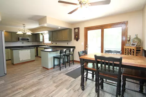 4017 Montclair Rd, Roscoe, IL 61073 photo 7