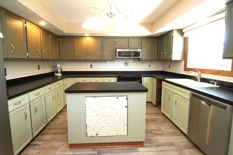 4017 Montclair Rd, Roscoe, IL 61073 photo 10