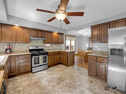 1444 S Float Ave, Freeport, IL 61032 photo 9