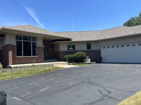 12717 Overlook Ct, Roscoe, IL 61073 photo 1