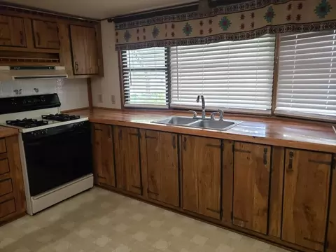 113 Fieldcrest Dr, Freeport, IL 61032 photo 6