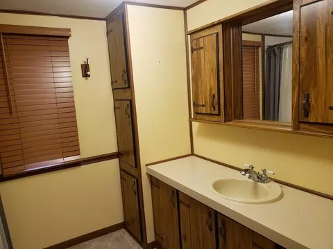 113 Fieldcrest Dr, Freeport, IL 61032 photo 8