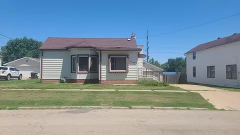 718 W Ringold, Freeport, IL 61032 photo 1