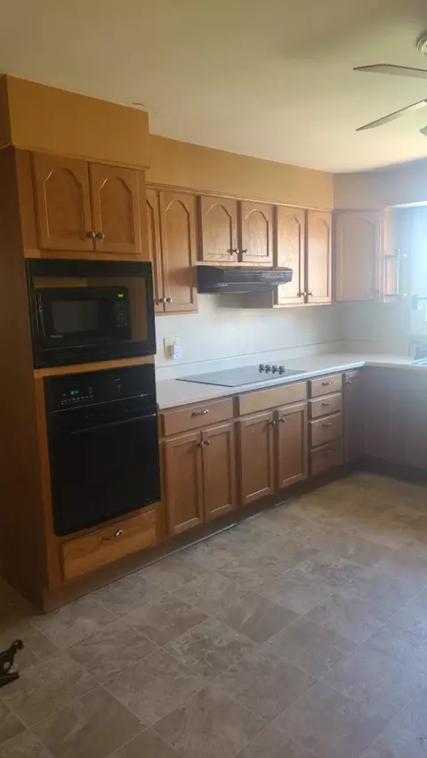 718 W Ringold, Freeport, IL 61032 photo 3