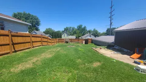 718 W Ringold, Freeport, IL 61032 photo 14
