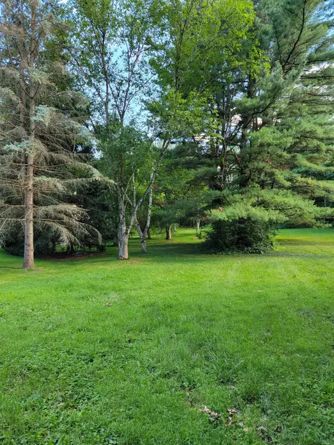8357 Crockett Rd, Roscoe, IL 61073 photo 4