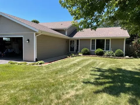 9696 Smoke Tree Ln, Roscoe, IL 61073 photo 2
