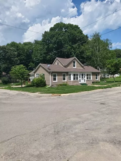 225 W 4th St, Pecatonica, IL 61063 photo 1