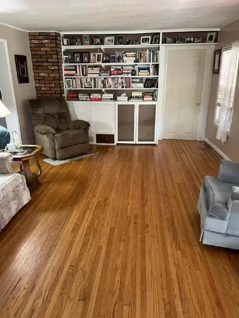 225 W 4th St, Pecatonica, IL 61063 photo 3