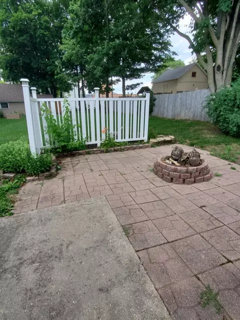 225 W 4th St, Pecatonica, IL 61063 photo 11