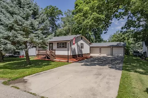145 E Yost Dr, Beloit, WI 53511 photo 2