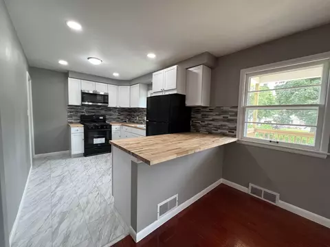 1602 S Demeter Dr, Freeport, IL 61032 photo 6