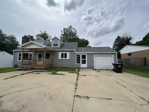 1602 S Demeter Dr, Freeport, IL 61032 photo 2