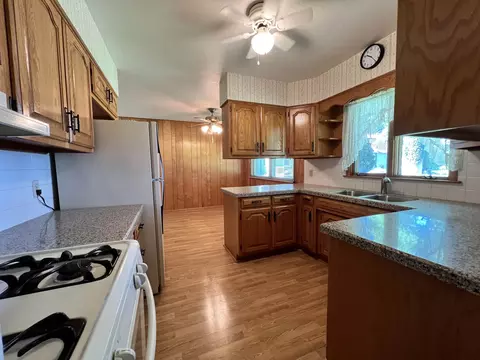310 N Wooster St, Capron, IL 61012 photo 6