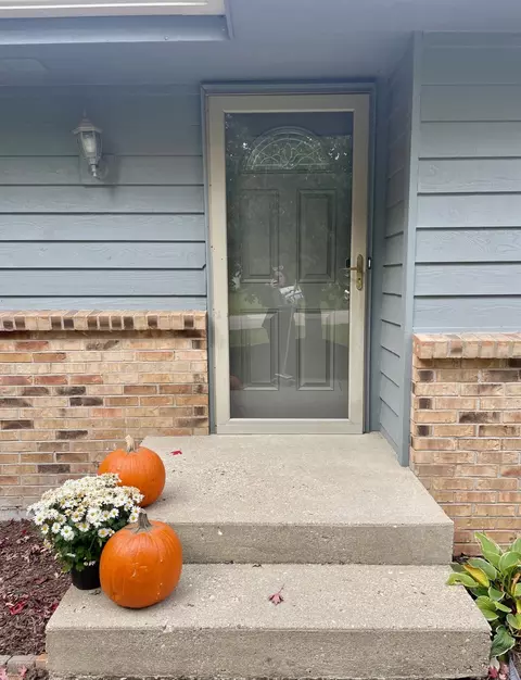 11012 Pheasant Run Ln, Roscoe, IL 61073 photo 2