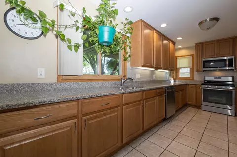 513 Baintree, Lake Summerset, IL 61019 photo 12
