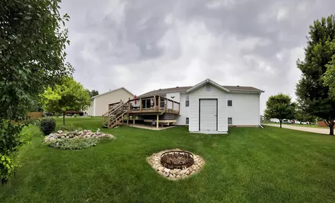 1330 Michael Dr, Pecatonica, IL 61063 photo 3