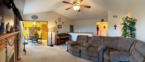 1330 Michael Dr, Pecatonica, IL 61063 photo 6