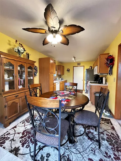 1330 Michael Dr, Pecatonica, IL 61063 photo 7