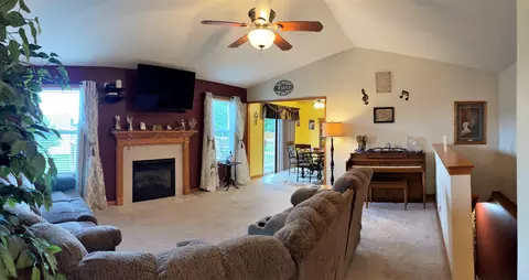 1330 Michael Dr, Pecatonica, IL 61063 photo 5