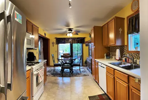 1330 Michael Dr, Pecatonica, IL 61063 photo 9