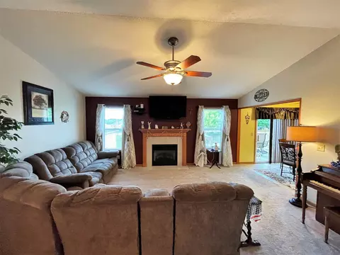 1330 Michael Dr, Pecatonica, IL 61063 photo 4