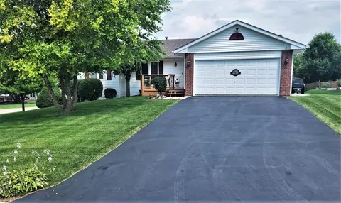 1330 Michael Dr, Pecatonica, IL 61063 photo 2