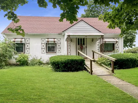 79 School St, Chadwick, IL 61014 photo 1