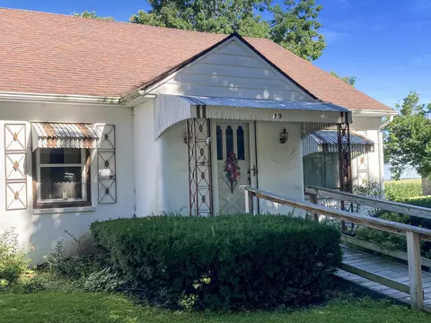 79 School St, Chadwick, IL 61014 photo 3