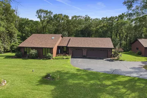 5611 Gray Eagle Rd, Roscoe, IL 61073 photo 4