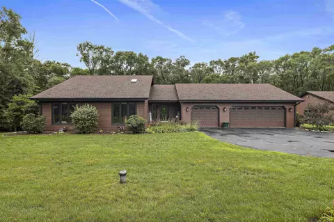 5611 Gray Eagle Rd, Roscoe, IL 61073 photo 3