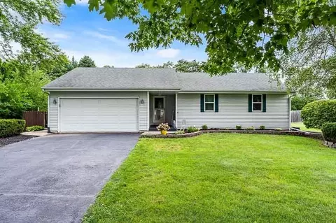 4628 Straw Ln, Roscoe, IL 61073 photo 2