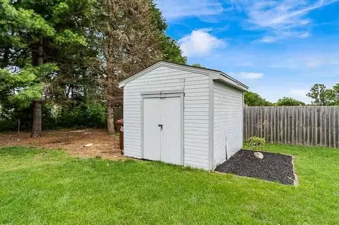 4628 Straw Ln, Roscoe, IL 61073 photo 9