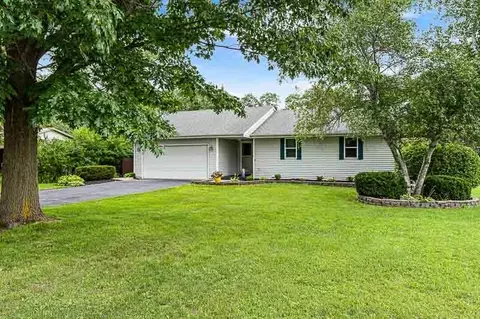 4628 Straw Ln, Roscoe, IL 61073 photo 4