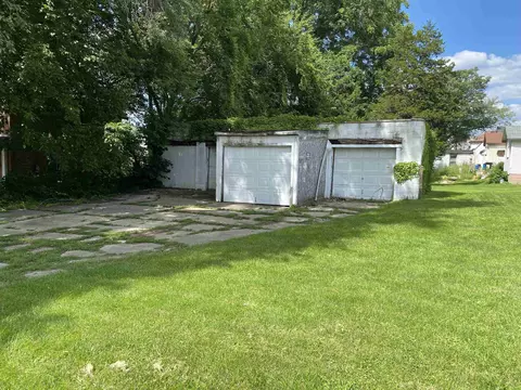 418 S Walnut Ave, Freeport, IL 61032 photo 1