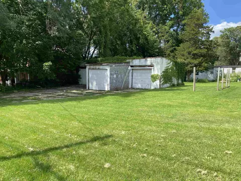 418 S Walnut Ave, Freeport, IL 61032 photo 3