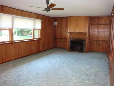 1015 E 4th St, Belvidere, IL 61008 photo 5