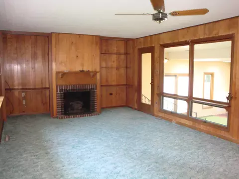 1015 E 4th St, Belvidere, IL 61008 photo 6